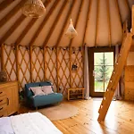 Campismo de Luxo 4 żywioły - Całoroczne Jurty W Górach